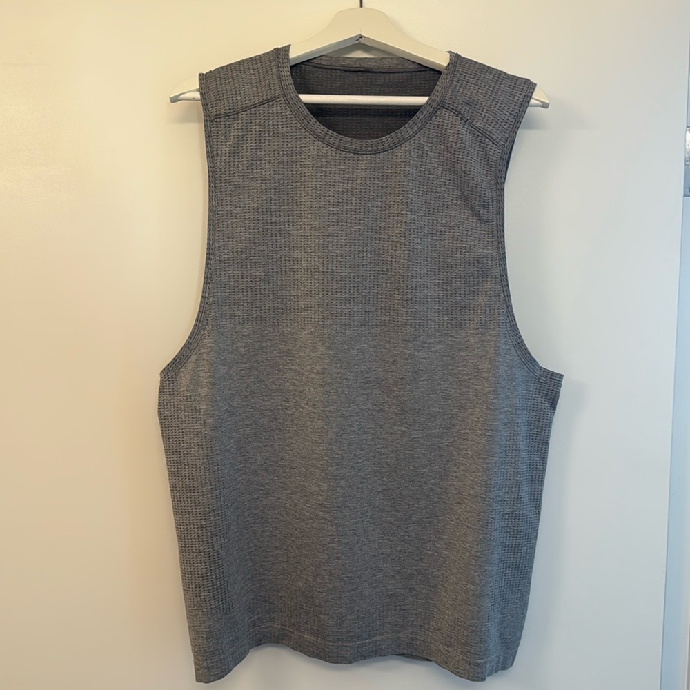 Men’s lululemon grey muscle shirt